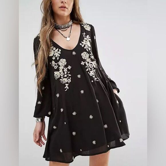 Free People Dresses & Skirts - Free People Sweet Tennessee Black Floral Embroidered Boho Tunic Mini Dress